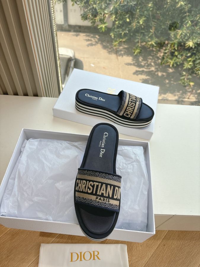 Dior women's shoes G133𝐃𝐢𝐎𝐑 Early Spring New loafers. The slippers and sandals you want — 1:1 Replica — photo 2