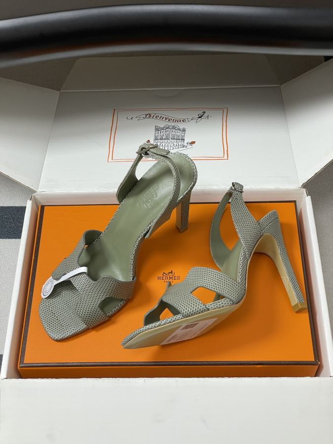 Hermes women's shoes -Top quality (with high-end airplane box ) — AAA Quality Replica — photo 4