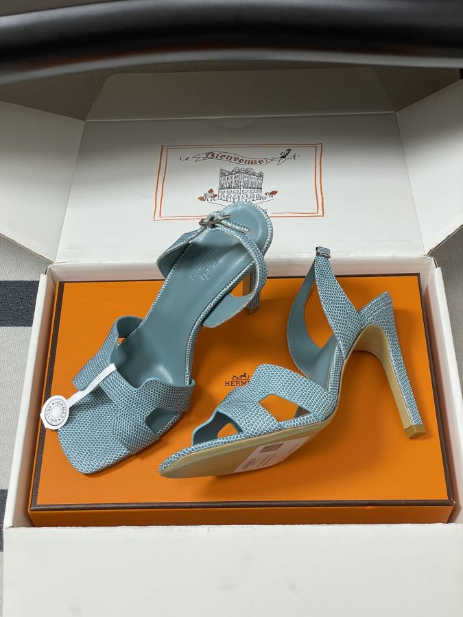 Hermes women's shoes -Top quality (with high-end airplane box ) — 1:1 Replica — photo 4