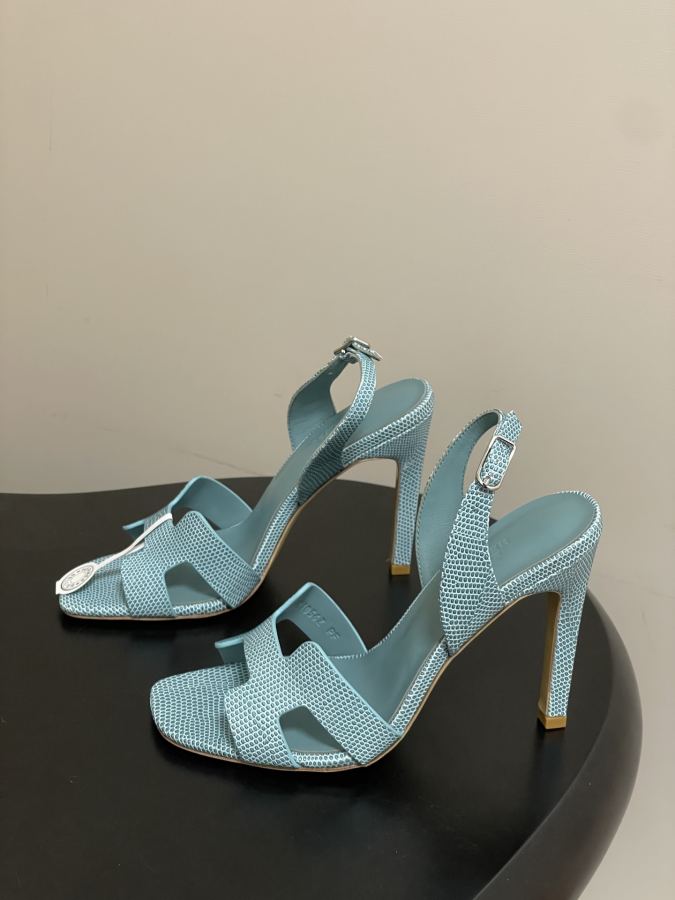 Hermes women's shoes -Top quality (with high-end airplane box ) — 1:1 Replica — photo 3