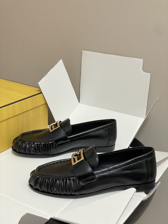 Fendi women's shoes -Made in Dongguan (with high-end airplane box ) — Premium Replica — photo 3