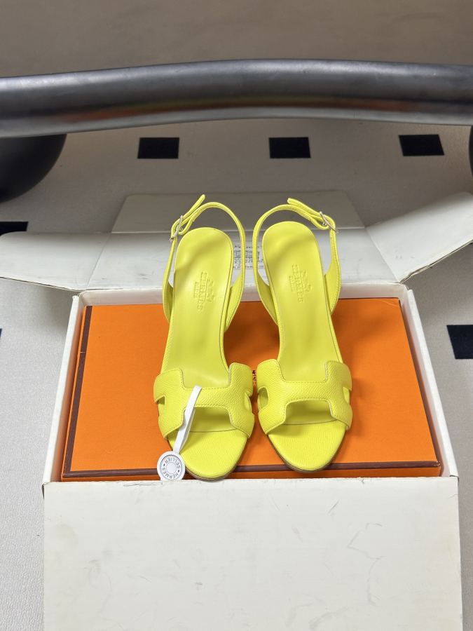 Hermes women's shoes -Top quality (with high-end airplane box ) — 1:1 Replica — photo 6