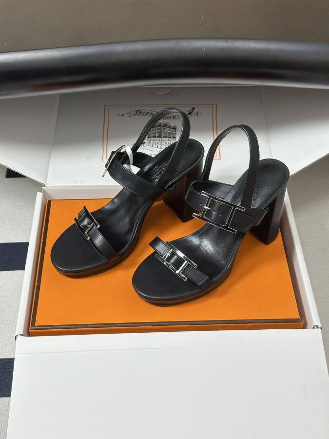 Hermes women's shoes -Top quality (with high-end airplane box ) — 1:1 Replica — photo 5