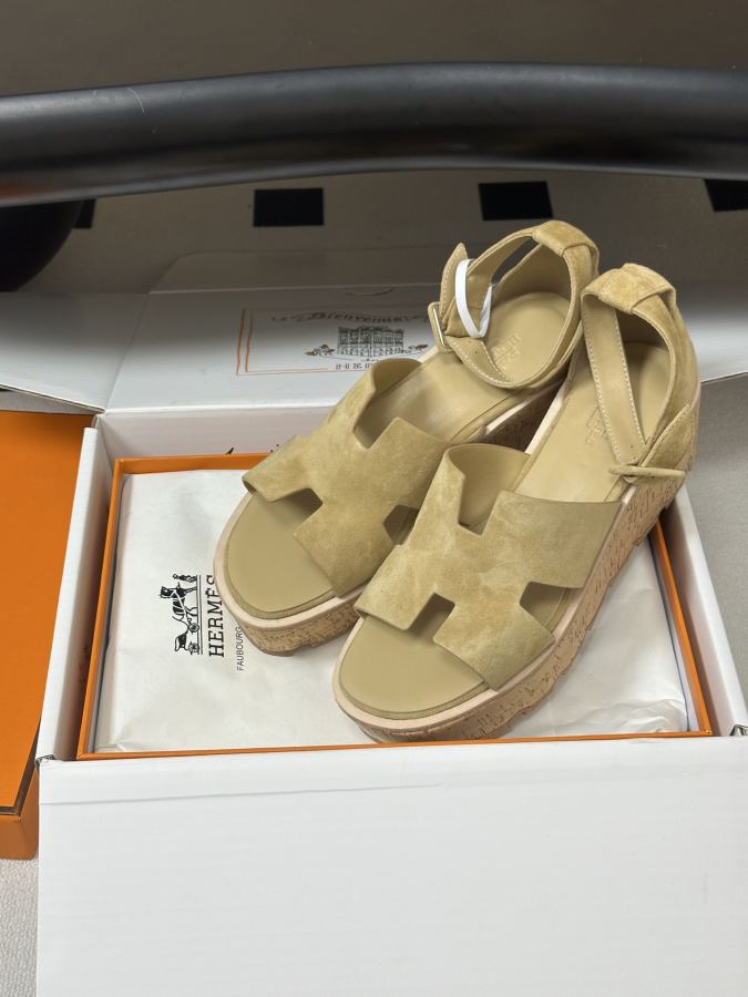 Hermes women's shoes -Top quality (with high-end airplane box ) — Premium Replica — photo 4