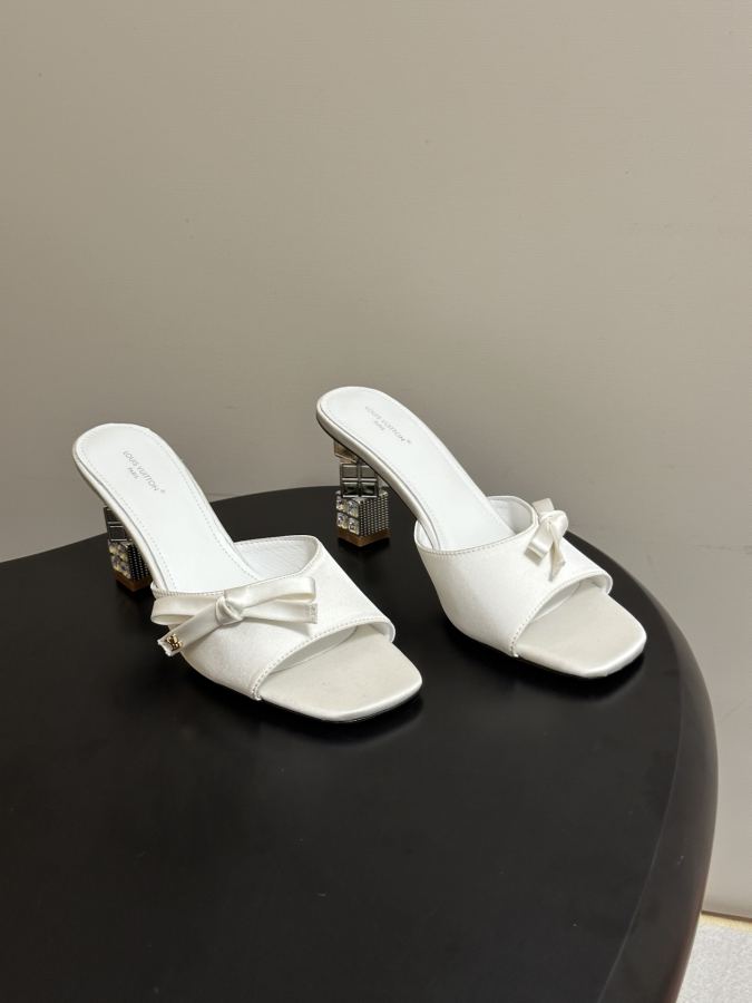 LV women's shoes Ss New Louis vuiteeon Louis Vuitton LV Cube — 1:1 Replica