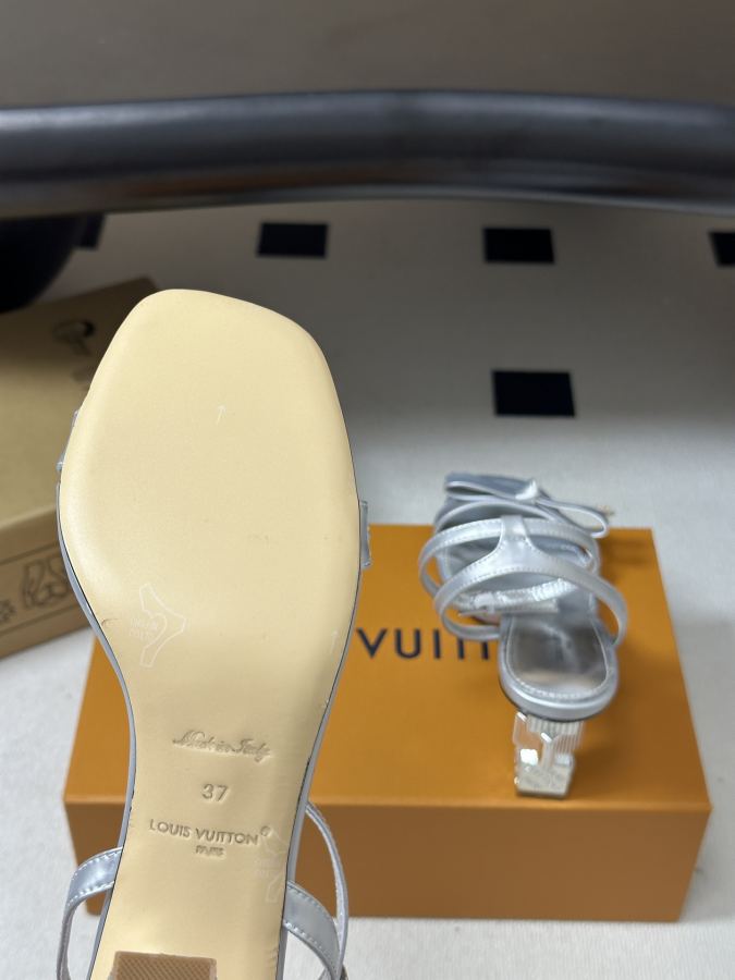 LV women's shoes Ss New Louis vuiteeon Louis Vuitton LV Cube — 1:1 Replica For Sale — photo 8