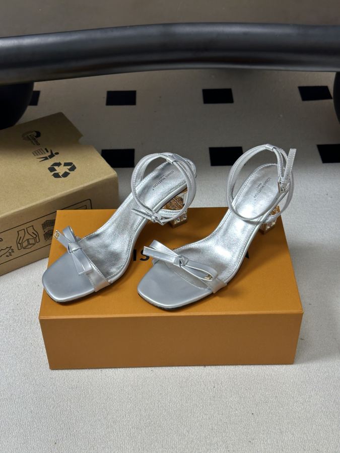 LV women's shoes Ss New Louis vuiteeon Louis Vuitton LV Cube — 1:1 Replica For Sale — photo 4