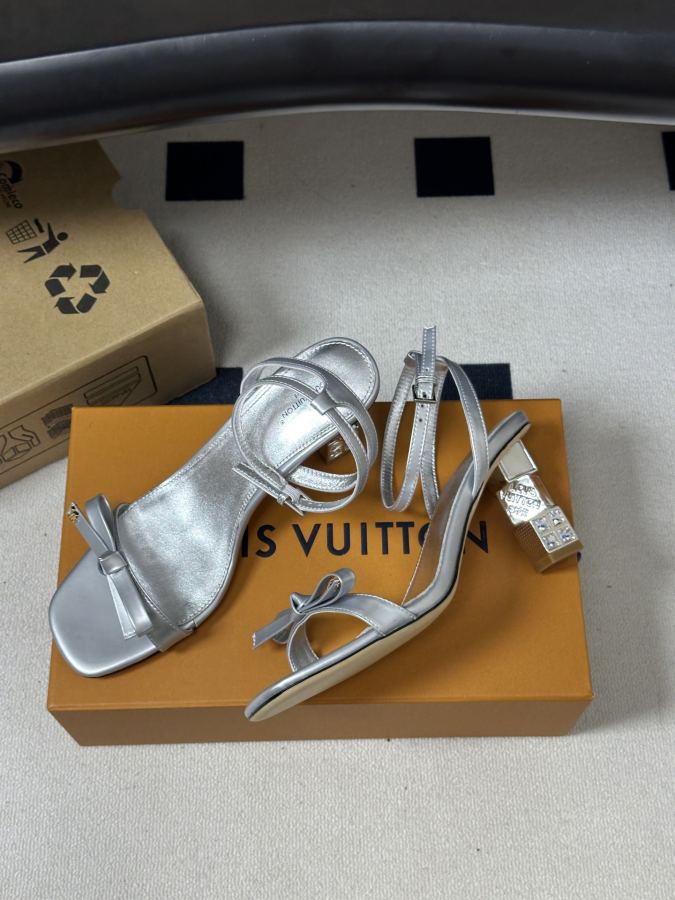 LV women's shoes Ss New Louis vuiteeon Louis Vuitton LV Cube — 1:1 Replica For Sale — photo 3
