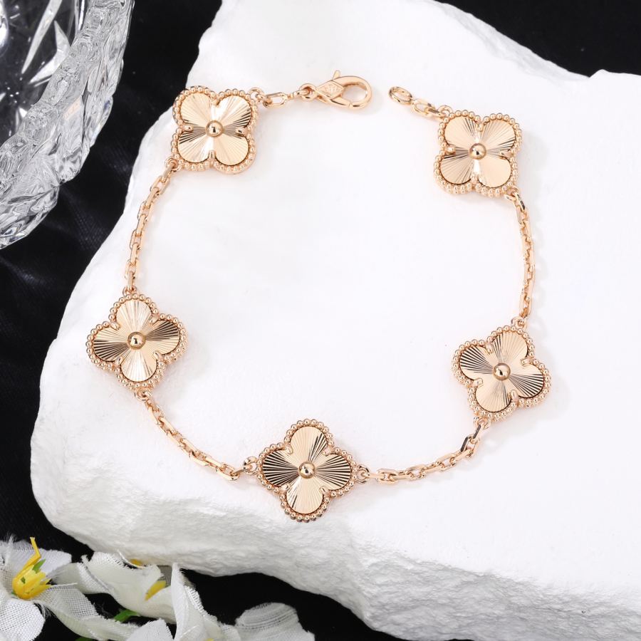Van Cleef & Arpels Jewelry Actual price New Van Cleef & Arpels bracelet, new on the official website — 1:1 Replica For Sale — photo 4