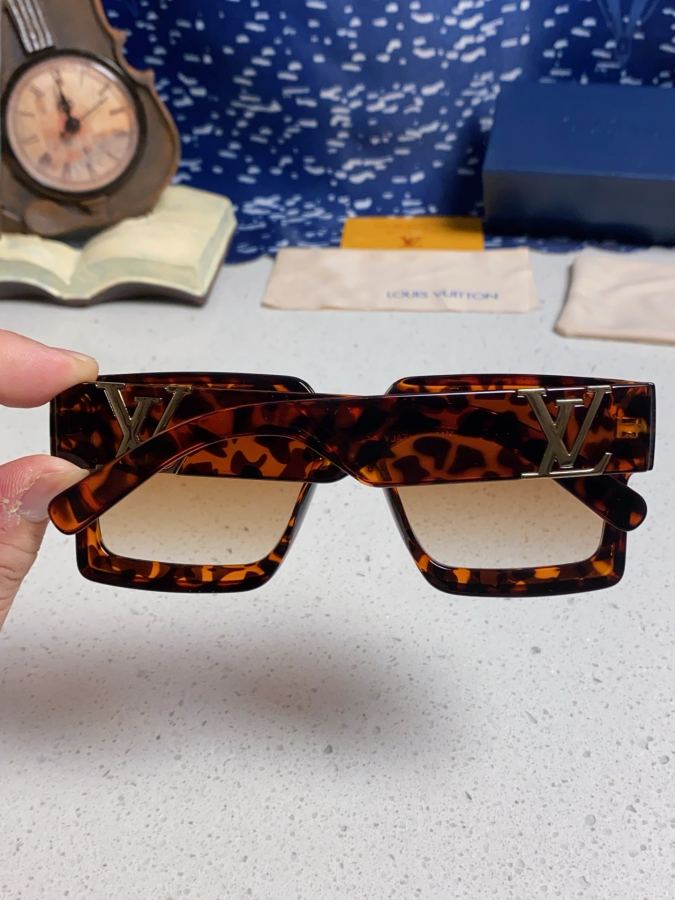 Óculos LV Louis Vuitton 2025 Newins LV Novo — photo 6