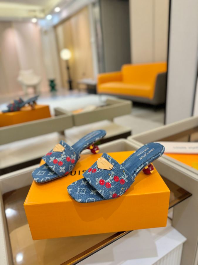 LV women's shoes Louis Vuitton 2025 1:1 — photo 3