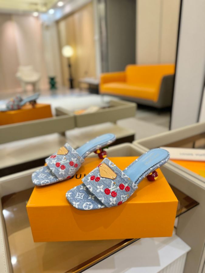 LV women's shoes Louis Vuitton 2025 1:1 — photo 3