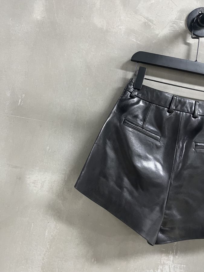 Gucci Women Introduction to Gucci | 2026 Spring New Products: The best old-money style shorts this — 1:1 Replica For Sale — photo 7