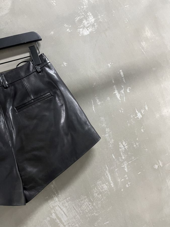 Gucci Women Introduction to Gucci | 2026 Spring New Products: The best old-money style shorts this — 1:1 Replica For Sale — photo 8