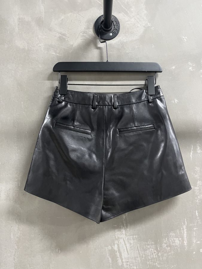 Gucci Women Introduction to Gucci | 2026 Spring New Products: The best old-money style shorts this — 1:1 Replica For Sale — photo 9