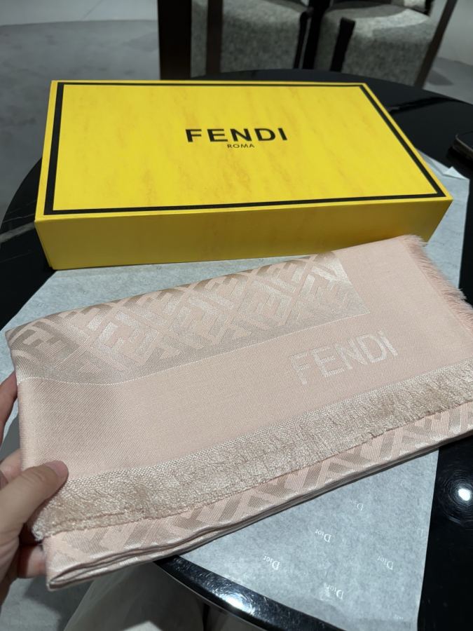Шарф Fendi 𝐅𝐞𝐧𝐝𝐢 25Новинка «Жаккардовая шаль FF Lureur» — photo 3