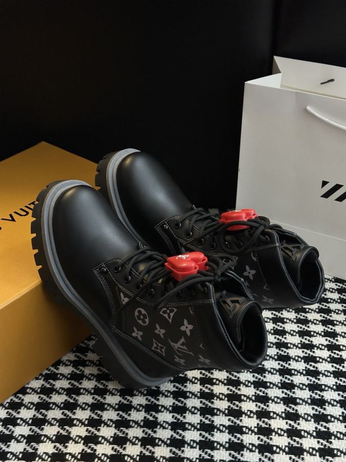 LV women's shoes 𝗟𝗩Classic internet celebrity style Chelsea short boots — 1:1 Replica — photo 4