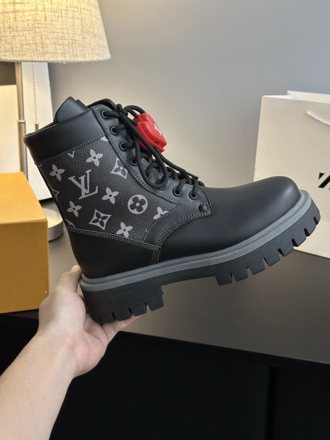 LV women's shoes 𝗟𝗩Classic internet celebrity style Chelsea short boots — 1:1 Replica — photo 7