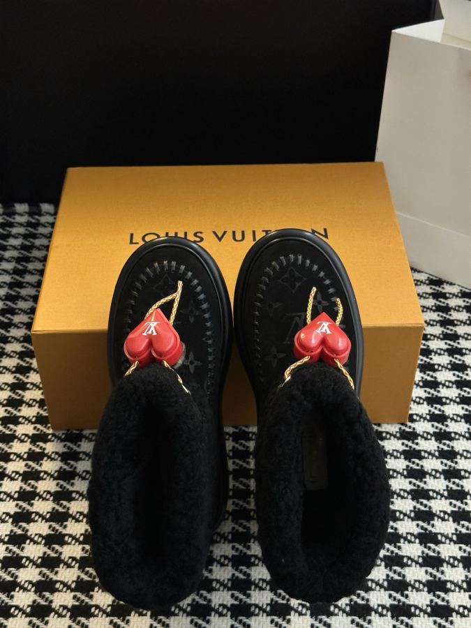 LV women's shoes 𝗟𝗩The latest autumn and winter catwalk style fur mops and snow boots — 1:1 Replica For Sale — photo 3