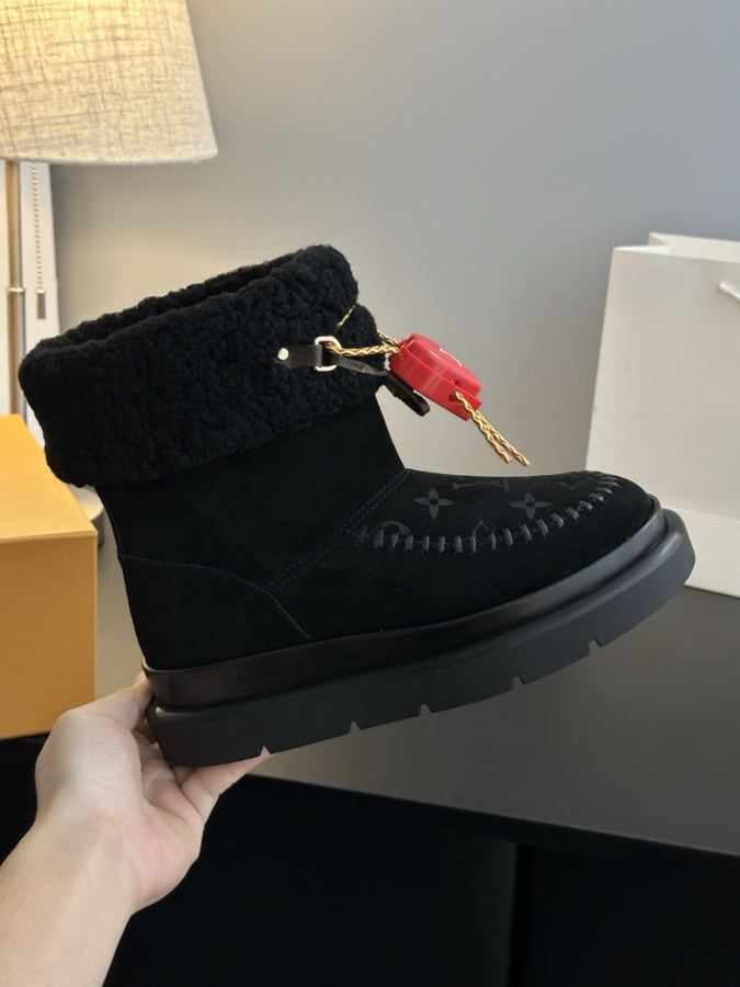 LV women's shoes 𝗟𝗩The latest autumn and winter catwalk style fur mops and snow boots — 1:1 Replica For Sale — photo 7