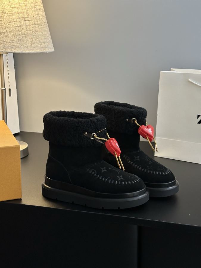 LV women's shoes 𝗟𝗩The latest autumn and winter catwalk style fur mops and snow boots — 1:1 Replica For Sale — photo 5