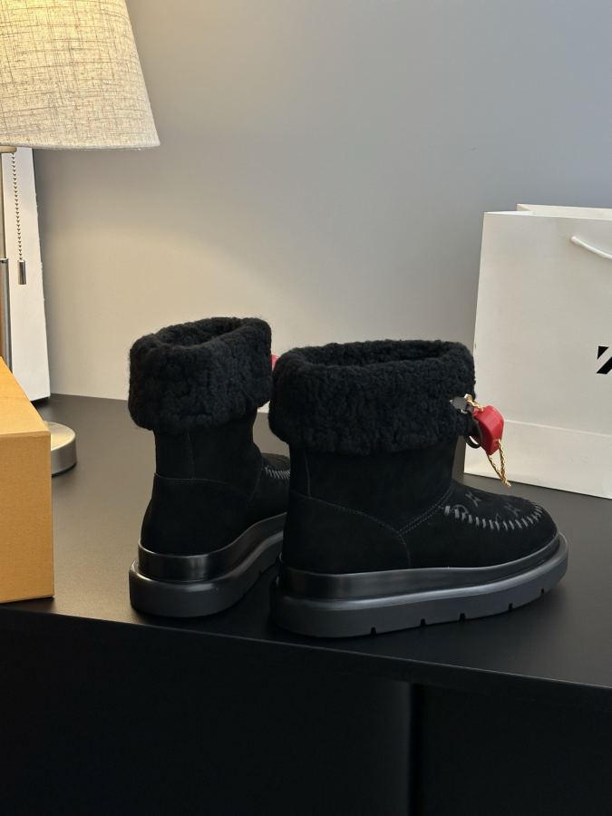 LV women's shoes 𝗟𝗩The latest autumn and winter catwalk style fur mops and snow boots — 1:1 Replica For Sale — photo 6