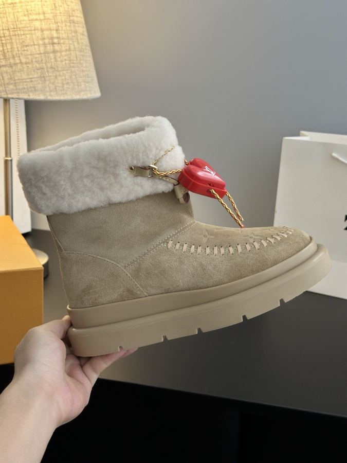 LV women's shoes 𝗟𝗩The latest autumn and winter catwalk style fur mops and snow boots — 1:1 Replica For Sale — photo 7