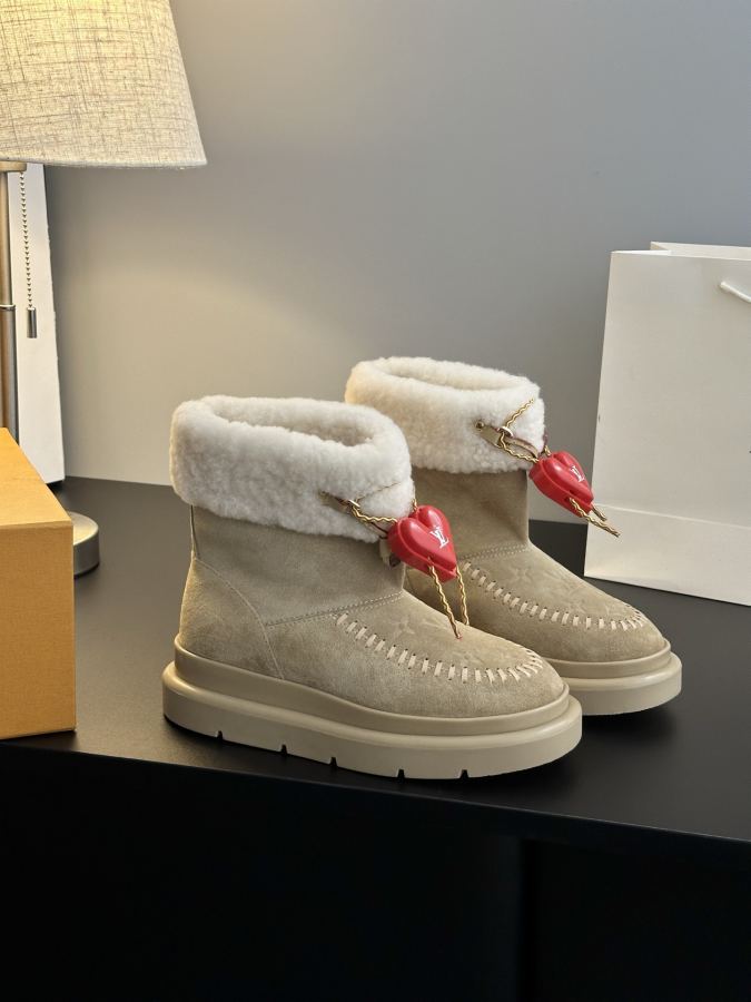 LV women's shoes 𝗟𝗩The latest autumn and winter catwalk style fur mops and snow boots — 1:1 Replica For Sale — photo 5