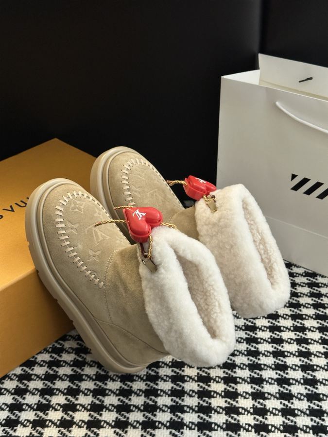 LV women's shoes 𝗟𝗩The latest autumn and winter catwalk style fur mops and snow boots — 1:1 Replica For Sale — photo 4