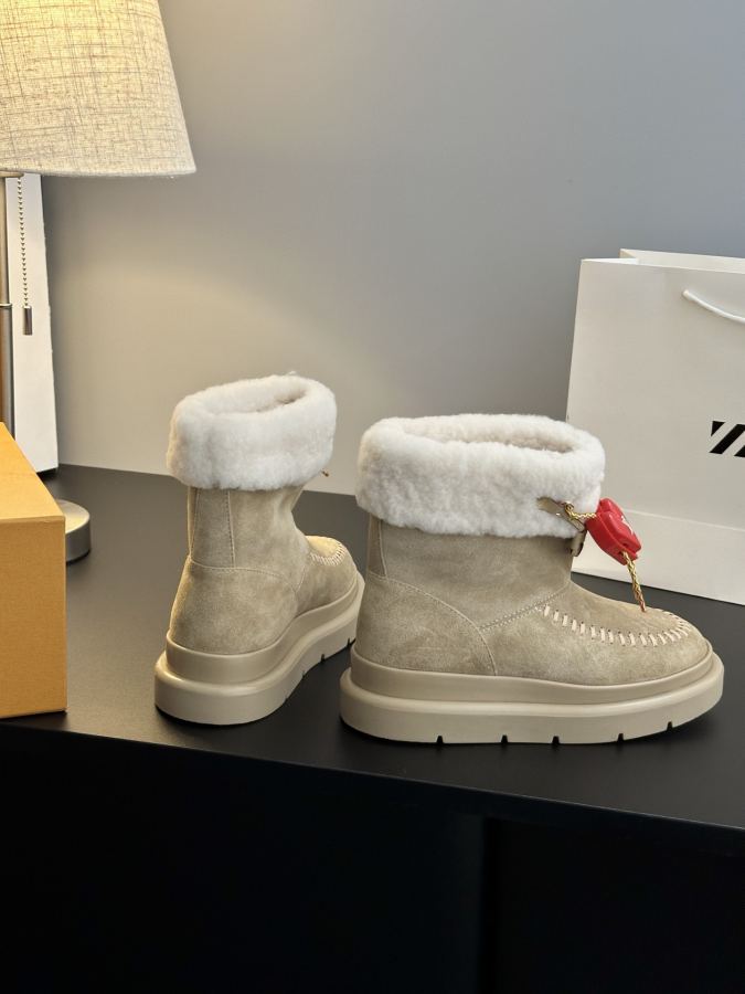LV women's shoes 𝗟𝗩The latest autumn and winter catwalk style fur mops and snow boots — 1:1 Replica For Sale — photo 6
