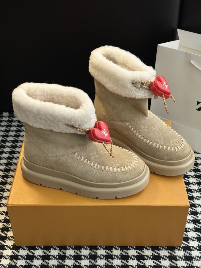LV women's shoes 𝗟𝗩The latest autumn and winter catwalk style fur mops and snow boots — 1:1 Replica For Sale — photo 2