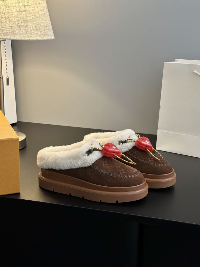 LV women's shoes 𝗟𝗩The latest autumn and winter catwalk style fur mops and snow boots — 1:1 Replica — photo 5
