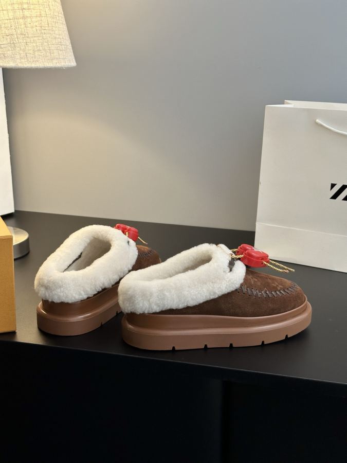 LV women's shoes 𝗟𝗩The latest autumn and winter catwalk style fur mops and snow boots — 1:1 Replica — photo 6