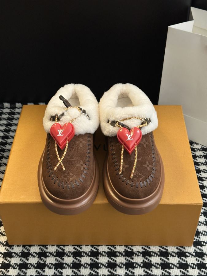 LV women's shoes 𝗟𝗩The latest autumn and winter catwalk style fur mops and snow boots — 1:1 Replica