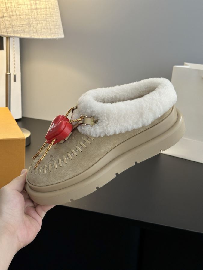 LV women's shoes 𝗟𝗩The latest autumn and winter catwalk style fur mops and snow boots — Premium Replica — photo 8