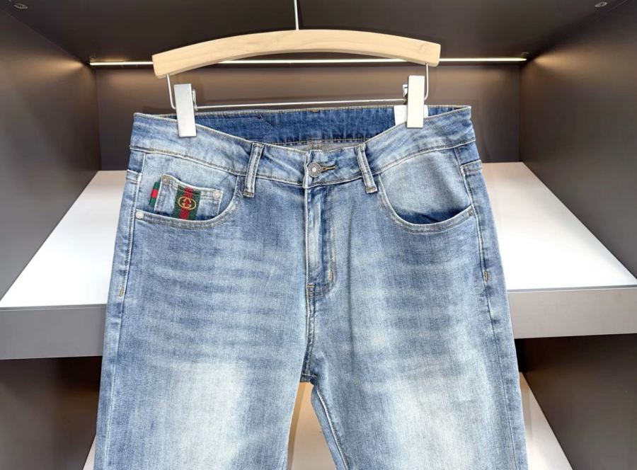 Gucci men stretch slim straight leg jeans, light color, frayed design, patch embroidery — Premium Replica — photo 6