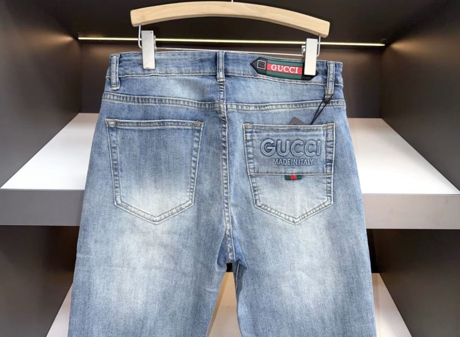 Gucci men stretch slim straight leg jeans, light color, frayed design, patch embroidery — Premium Replica — photo 4
