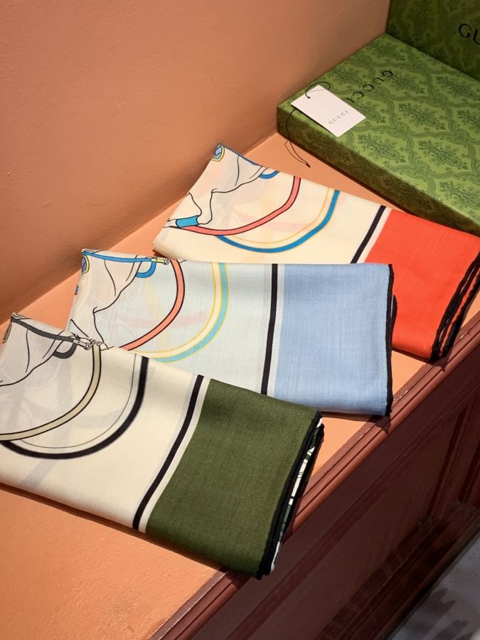 sciarpa gucci 140 scialle in velluto double face — photo 9