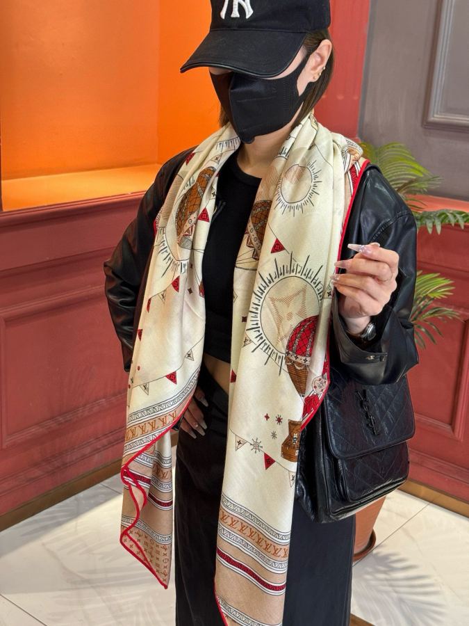 LV scarf Lv140cm U and Away Series Louis Vuitton Monogram Louis Vuitton 140 X140cm 70% 30% — Premium Replica — photo 3