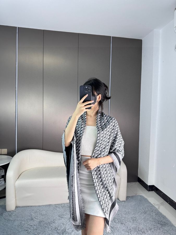 Dior scarf Dior shawl Classic lettering with the gorgeous texture of silk and wool blend, it goes — AAA Quality Replica