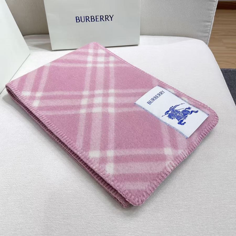 burberry scarf The hat and cloak are shipped from the same factory as last year, and those who have — 1:1 Replica — photo 3