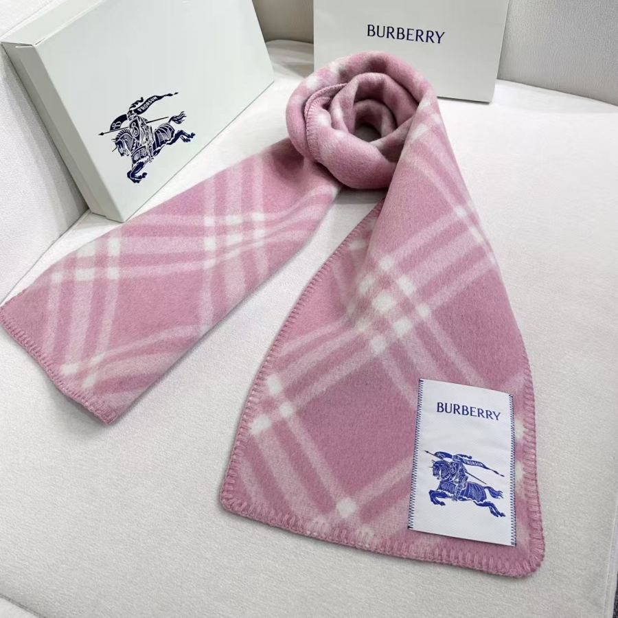 burberry scarf The hat and cloak are shipped from the same factory as last year, and those who have — 1:1 Replica — photo 5