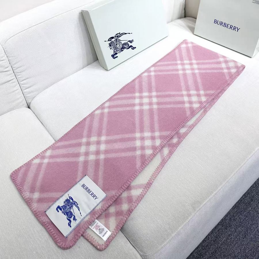 burberry scarf The hat and cloak are shipped from the same factory as last year, and those who have — 1:1 Replica — photo 4