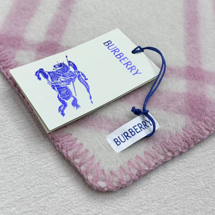 burberry scarf The hat and cloak are shipped from the same factory as last year, and those who have — 1:1 Replica — photo 8