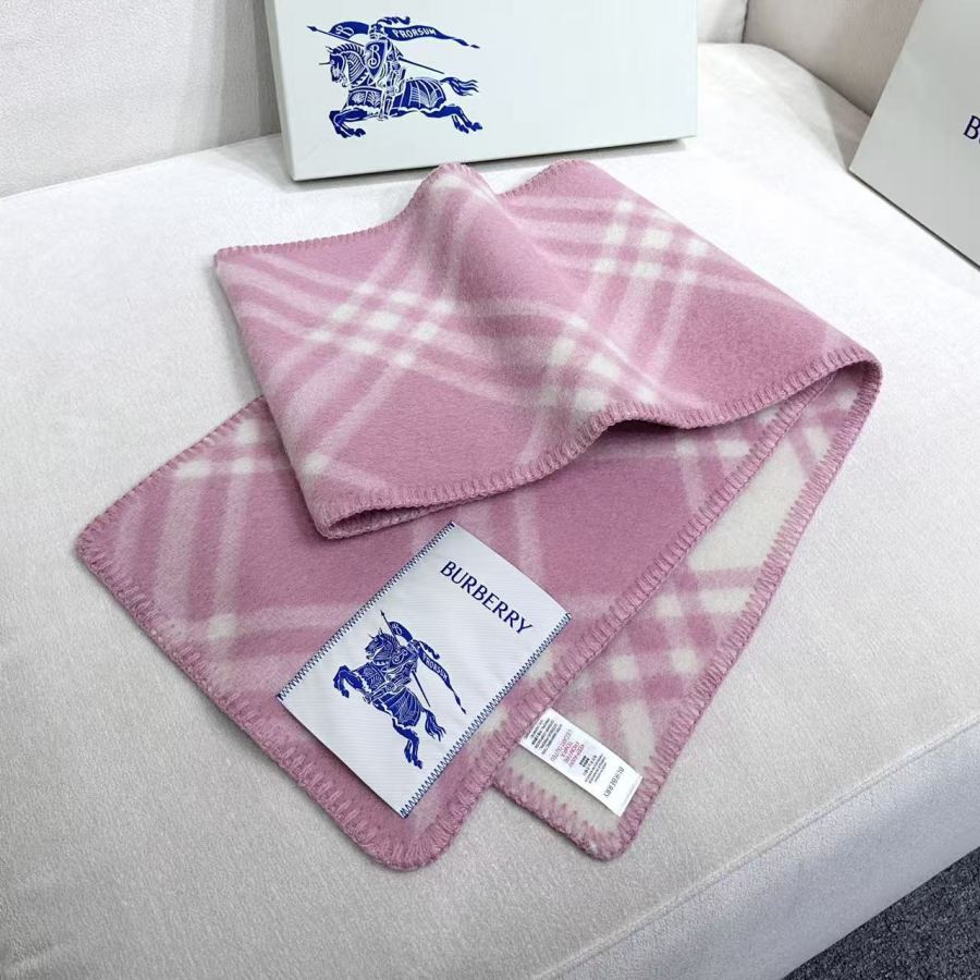 burberry scarf The hat and cloak are shipped from the same factory as last year, and those who have — 1:1 Replica — photo 6