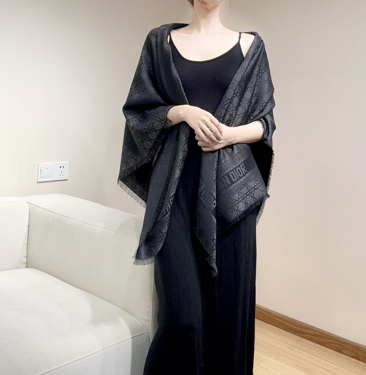 Dior-Brille Schal aus Goldfäden mit Cannage-Muster, Maulbeerseidenmischung aus Wolle und Kaschmir, 140 cm x 140 cm