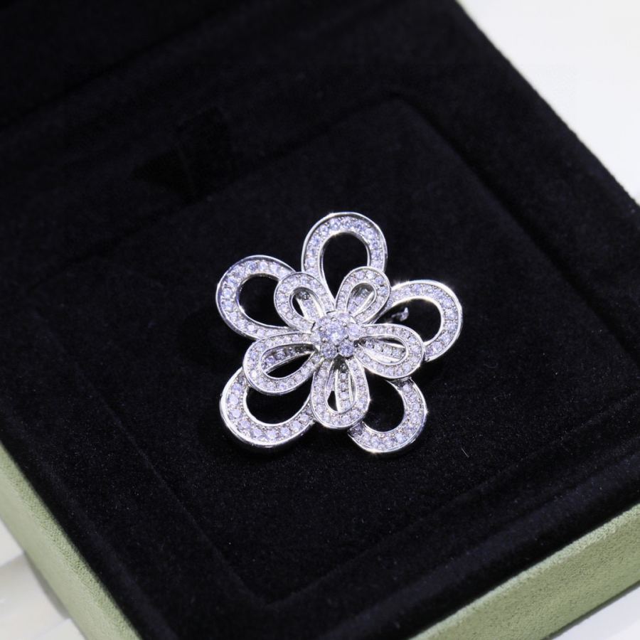 Van Cleef & Arpels Gioielli 8 Vca Flowerlace Scheletro