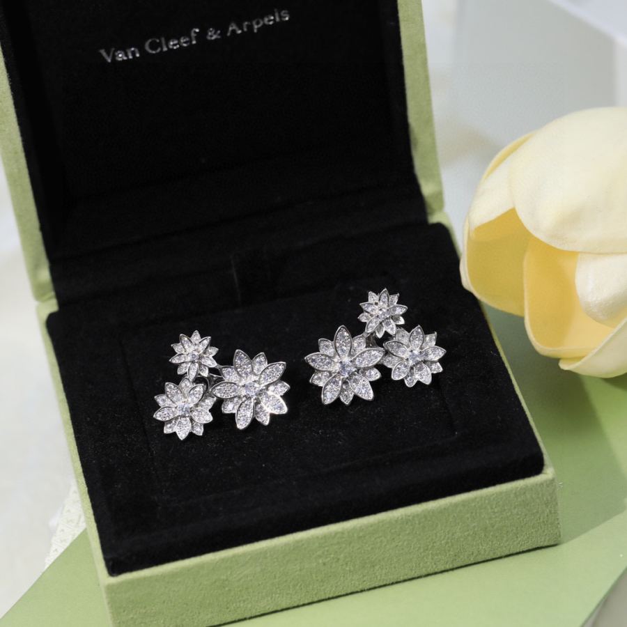 Van Cleef & Arpels Jewelry 8 VCA logo 18k vca øreringe