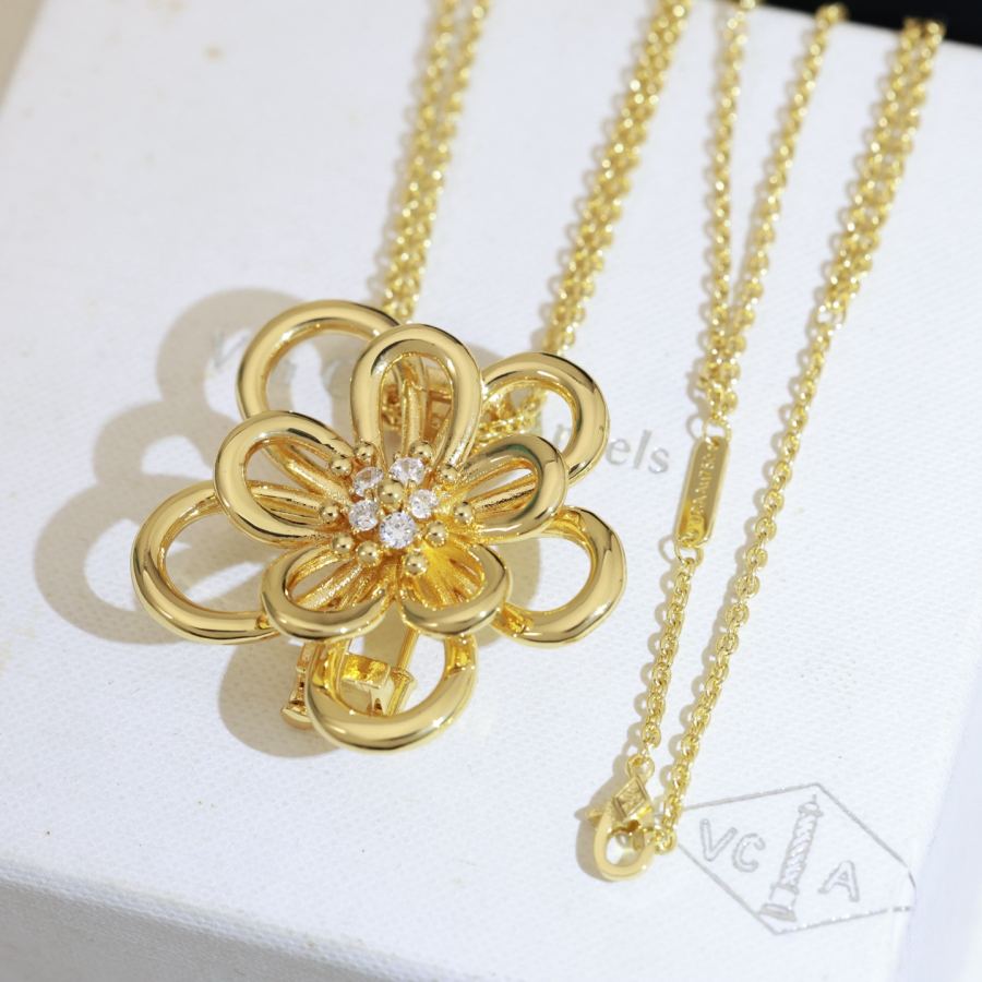 Van Cleef & Arpels Jewelry 5 Van Cleef & Arpels Au750 18 K Made in logo vca — Premium Replica — photo 7