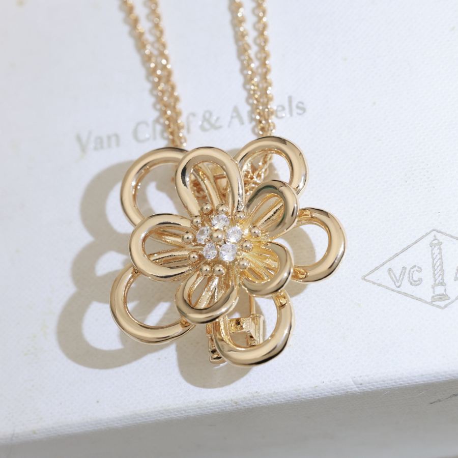 Van Cleef & Arpels Jewelry 5 Van Cleef & Arpels Au750 18 K Made in logo vca — Premium Replica — photo 8
